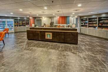 هتل Hilton Knoxville Airport