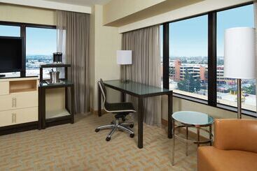 هتل Hilton Los Angeles Airport