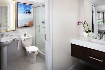 هتل Hilton Marco Island Beach Resort And Spa