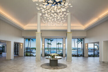هتل Hilton Marco Island Beach Resort And Spa