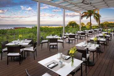 هتل Hilton Marco Island Beach Resort And Spa