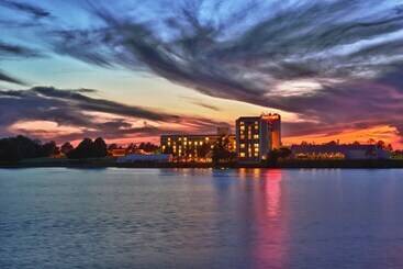 هتل Kansas City Airport Marriott