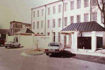 هتل Kings Courtyard Inn