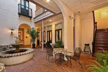 هتل Kings Courtyard Inn