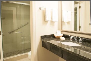 هتل Kings Courtyard Inn