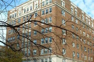 Hotel Knickerbocker On The Lake