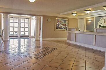 هتل La Quinta Inn By Wyndham Albuquerque Airport