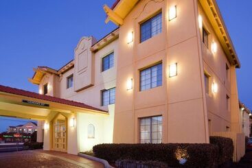 هتل La Quinta Inn By Wyndham Albuquerque Airport