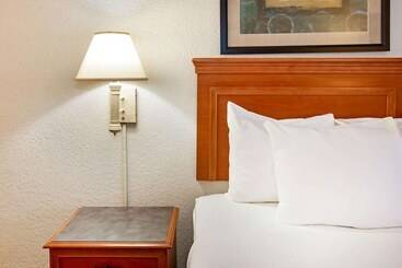 هتل La Quinta Inn By Wyndham Albuquerque Airport