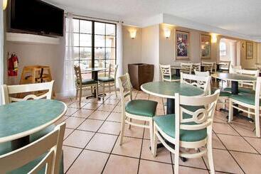 هتل La Quinta Inn By Wyndham Albuquerque Airport