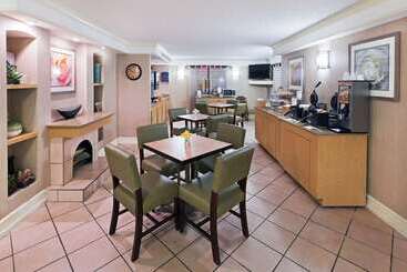 هتل La Quinta Inn By Wyndham Amarillo Midcity