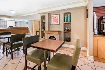 هتل La Quinta Inn By Wyndham Amarillo Midcity