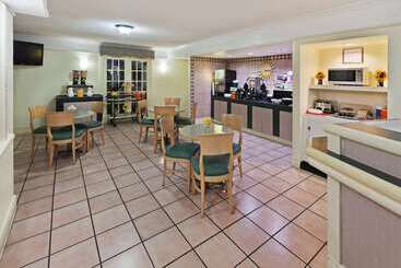 هتل La Quinta Inn By Wyndham Austin Oltorf