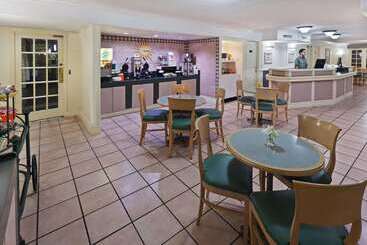 هتل La Quinta Inn By Wyndham Austin Oltorf