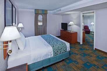هتل La Quinta Inn By Wyndham Austin Oltorf