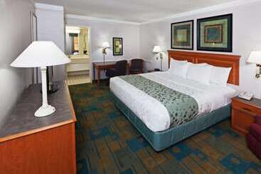هتل La Quinta Inn By Wyndham Austin Oltorf