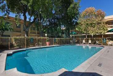 هتل La Quinta Inn By Wyndham Austin Oltorf