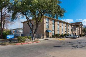 هتل La Quinta Inn By Wyndham Austin Oltorf