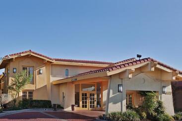 هتل La Quinta Inn By Wyndham Austin Oltorf