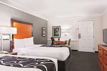 هتل La Quinta Inn By Wyndham Champaign