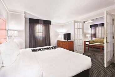 هتل La Quinta Inn By Wyndham Champaign
