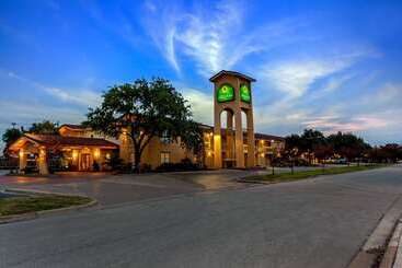 هتل La Quinta Inn By Wyndham College Station