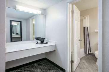 هتل La Quinta Inn By Wyndham Dallas Uptown