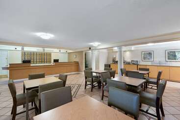 هتل La Quinta Inn By Wyndham Phoenix Sky Harbor Airport