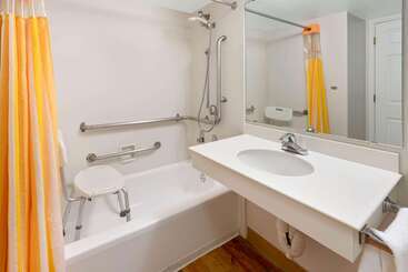 هتل La Quinta Inn By Wyndham Phoenix Sky Harbor Airport