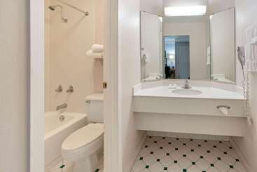 هتل La Quinta Inn By Wyndham Phoenix Sky Harbor Airport
