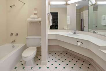هتل La Quinta Inn By Wyndham Phoenix Sky Harbor Airport