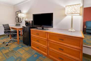 هتل La Quinta Inn By Wyndham Phoenix Sky Harbor Airport