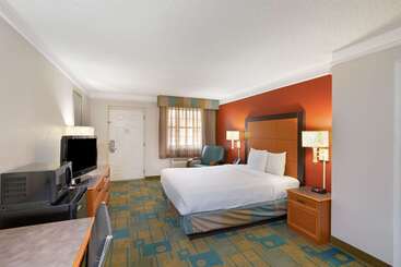هتل La Quinta Inn By Wyndham Phoenix Sky Harbor Airport