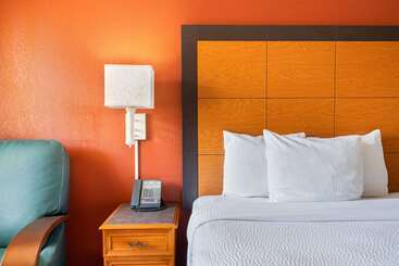 هتل La Quinta Inn By Wyndham Phoenix Sky Harbor Airport