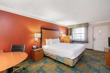 هتل La Quinta Inn By Wyndham Phoenix Sky Harbor Airport