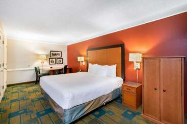 هتل La Quinta Inn By Wyndham Phoenix Sky Harbor Airport
