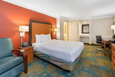هتل La Quinta Inn By Wyndham Phoenix Sky Harbor Airport