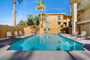 هتل La Quinta Inn By Wyndham Phoenix Sky Harbor Airport
