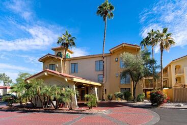 هتل La Quinta Inn By Wyndham Phoenix Sky Harbor Airport