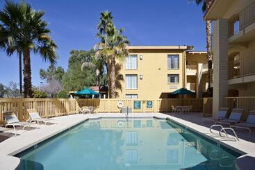 هتل La Quinta Inn By Wyndham Phoenix Sky Harbor Airport