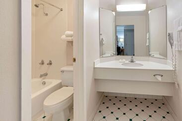هتل La Quinta Inn By Wyndham Phoenix Sky Harbor Airport
