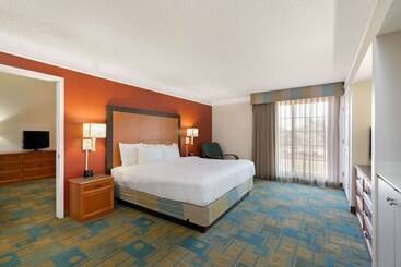 هتل La Quinta Inn By Wyndham Phoenix Sky Harbor Airport