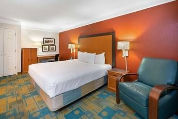 هتل La Quinta Inn By Wyndham Phoenix Sky Harbor Airport