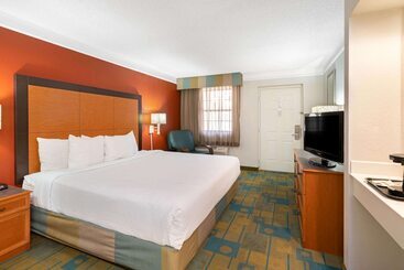 هتل La Quinta Inn By Wyndham Phoenix Sky Harbor Airport