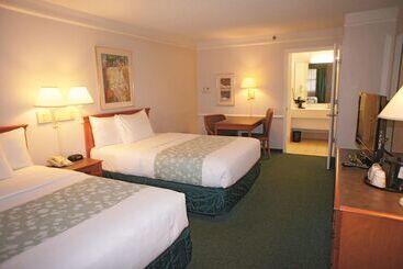هتل Days Inn By Wyndham San Diego Vista