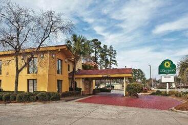 هتل La Quinta Inn By Wyndham Savannah Midtown