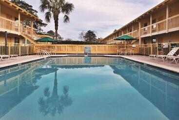 هتل La Quinta Inn By Wyndham Savannah Midtown