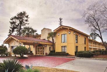 هتل La Quinta Inn By Wyndham Savannah Midtown