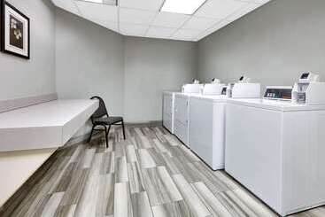 هتل La Quinta By Wyndham Dallas North Central