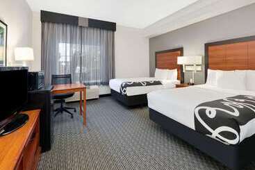 هتل La Quinta By Wyndham Dallas North Central